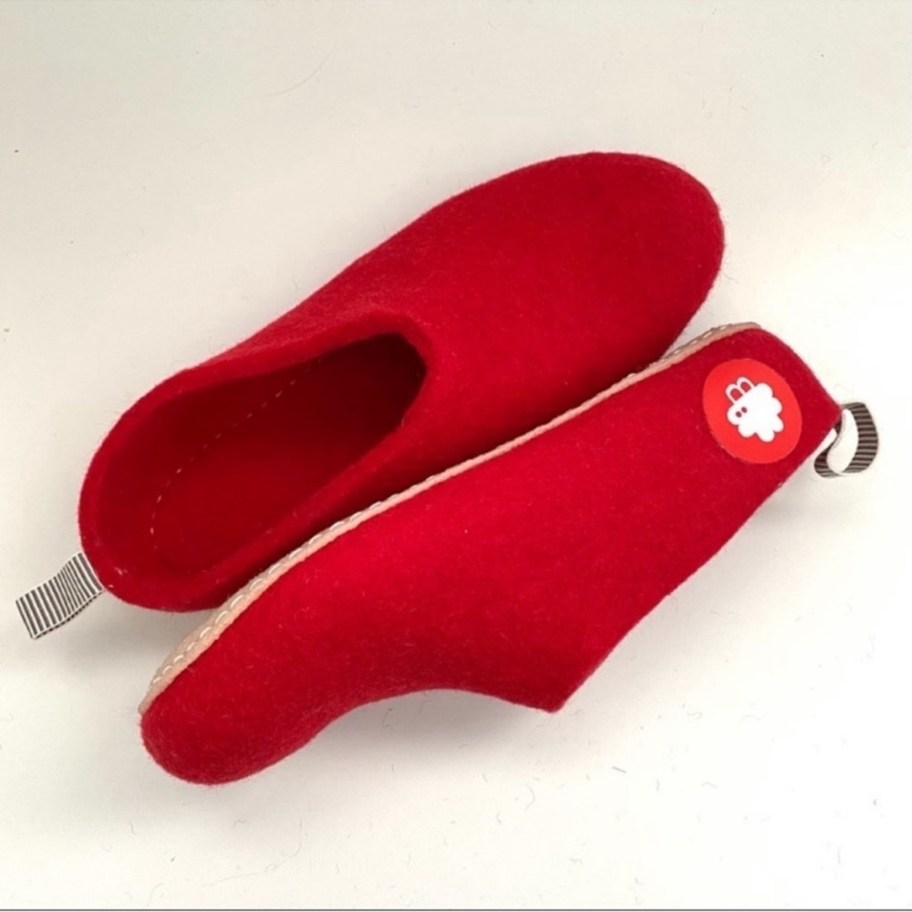 Women's Cozy Slip-On Ballet Flats in Burgundy